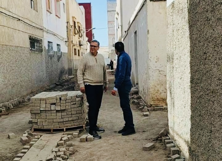 أكادير. أخنوش يتفقد مشاريع حي «ولي العهد» وسط ترحيب الساكنة وإشادة  «الفسابكة» (تصاور)