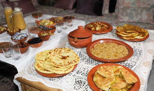 ريبورتاج خنيفرة.  هذه تقاليد وعادات فطور رمضان في عاصمة زيان