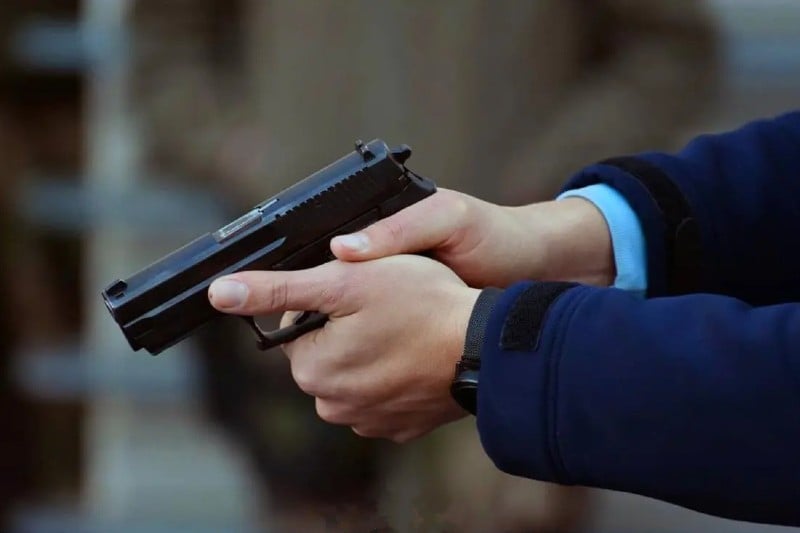 ​طنجة.. إحباط محاولة سرقة بالعـ.نف استهدفت شرطياً والسلاح الوظيفي ينهي المغامرة