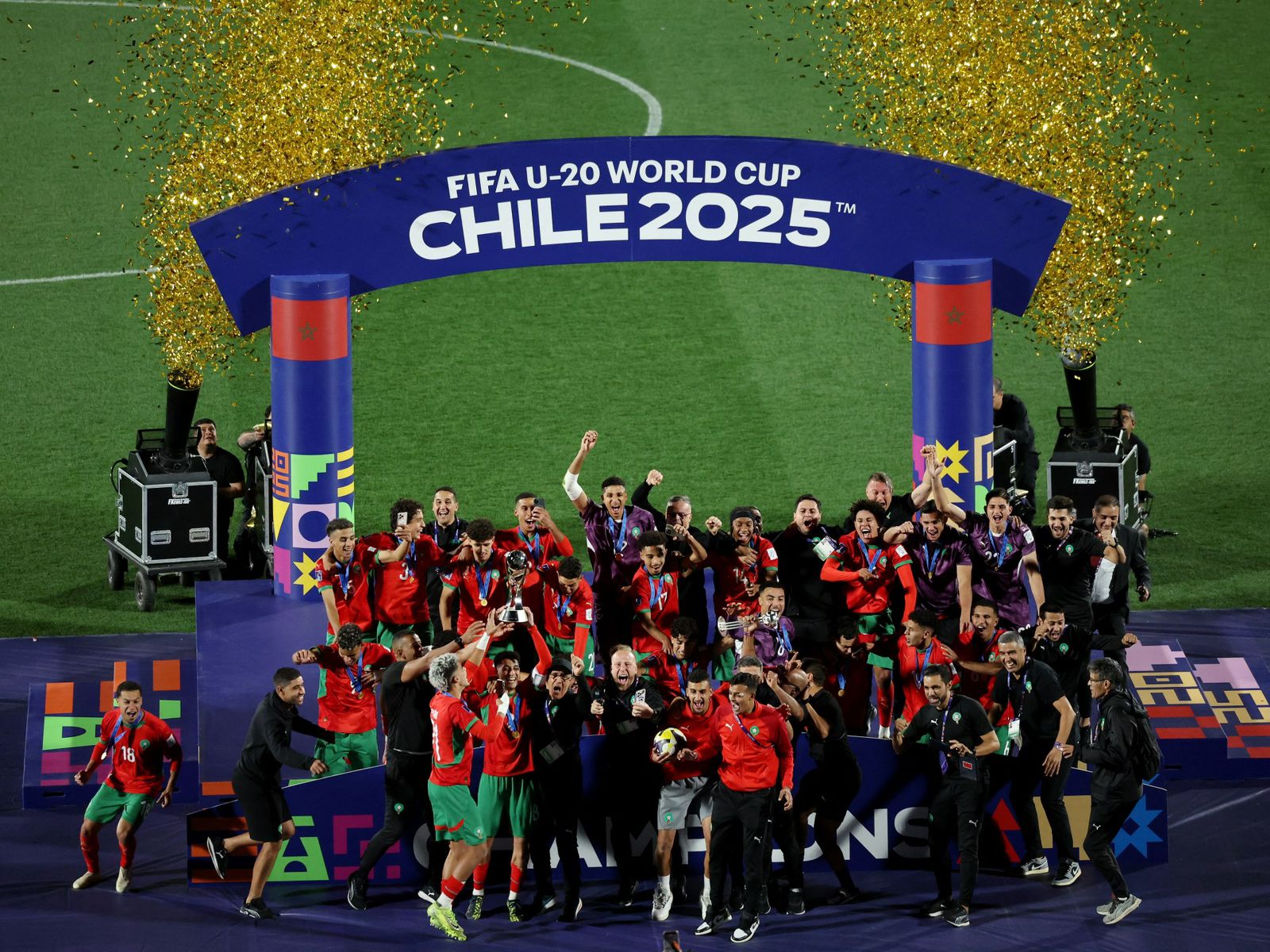 «أبطال العالم» يواجهون إتحاد تواركة والنادي المكناسي بقيادة مدرب فرنسي