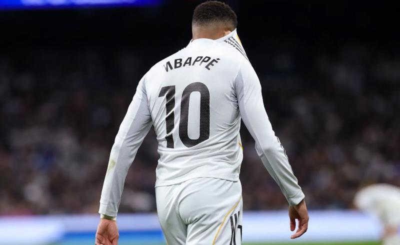 ريال مدريد يعلن عن إصابة مبابي بالتواء في ركبته اليسرى