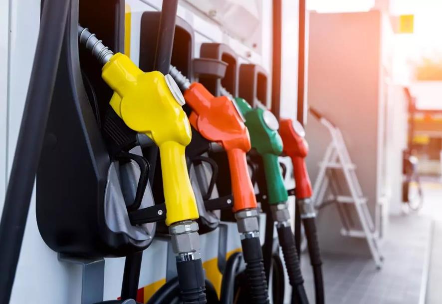 باكستان ترفع أسعار الوقود بنسبة %20 جراء التوتر في الشرق الأوسط