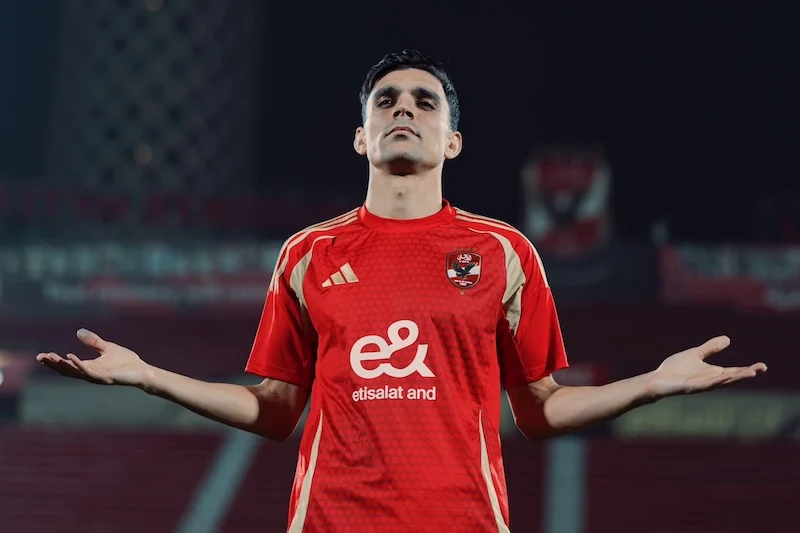 بعد تصرفه المثير في دكة البدلاء.. الأهلي يقرر مصير بن شرقي