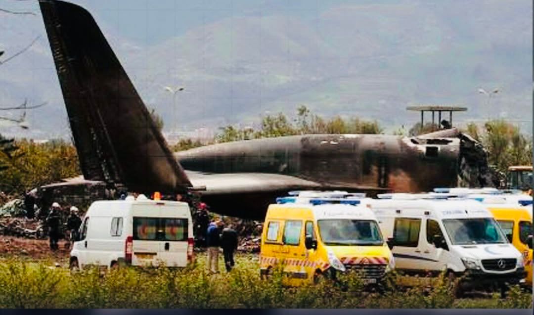 خردة طيران الجزائر: مصرع عسكريين وجرح 4 في تحطم طائرة بعد إقلاعها