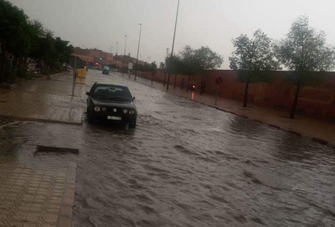 أمطار عاصفية مفاجئة مع برد تضرب مدينة مراكش