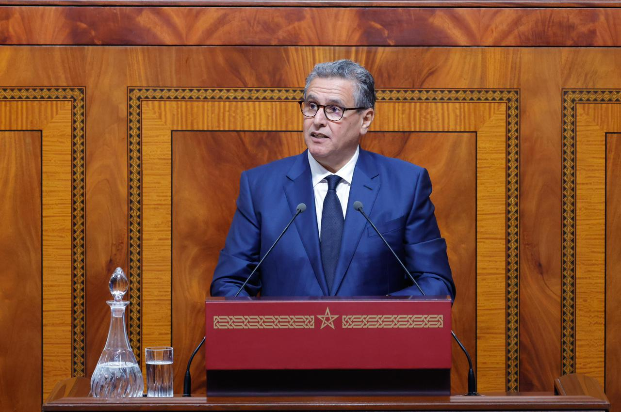 أخنوش يدافع عن حصيلته التعليمية: “طوينا ملف التعاقد وأعدنا الاعتبار للمدرس”