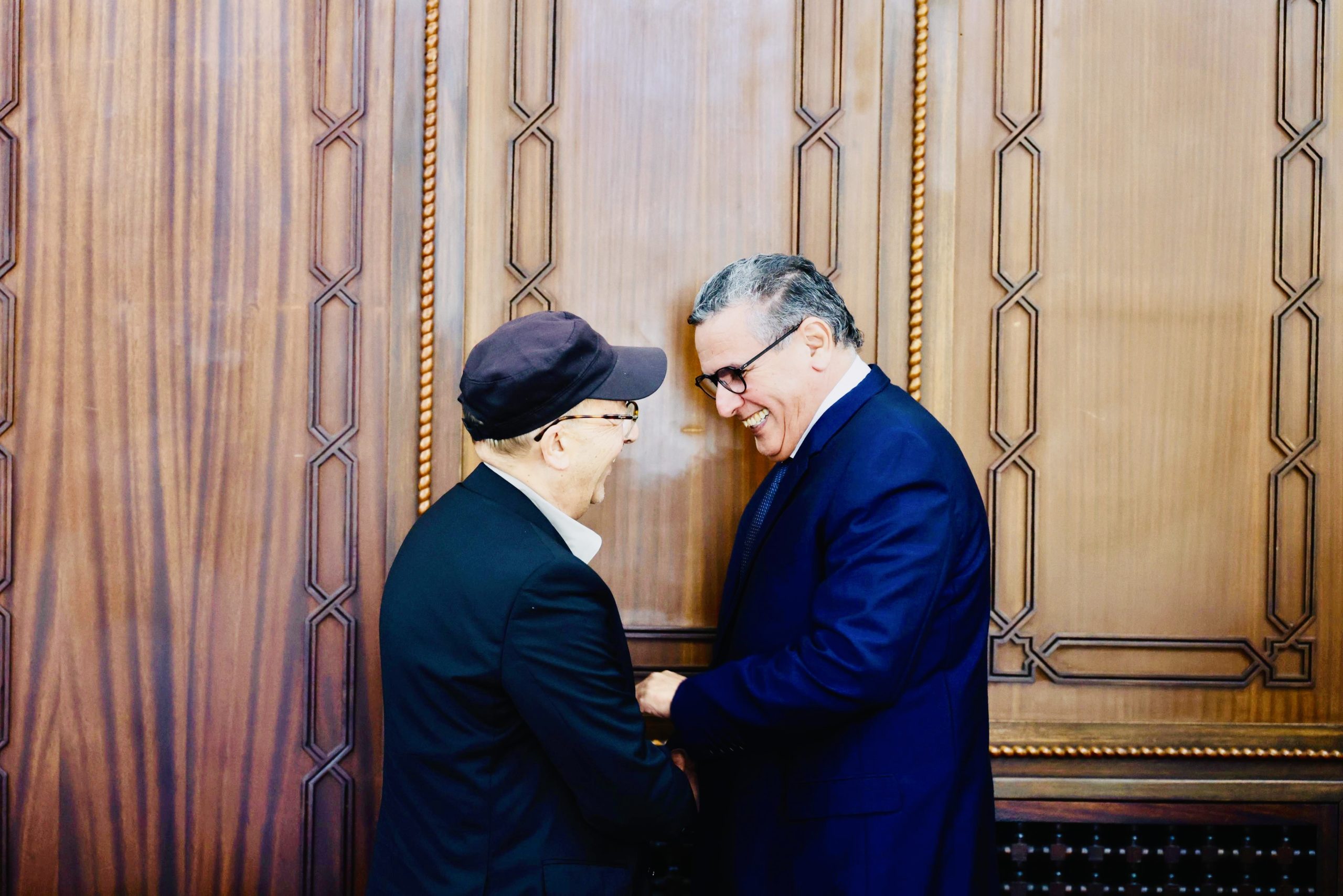 عطله ابن كيران والعثماني ومأسسه أخنوش. رئيس الحكومة يستعرض حصيلة جولات الحوار الإجتماعي