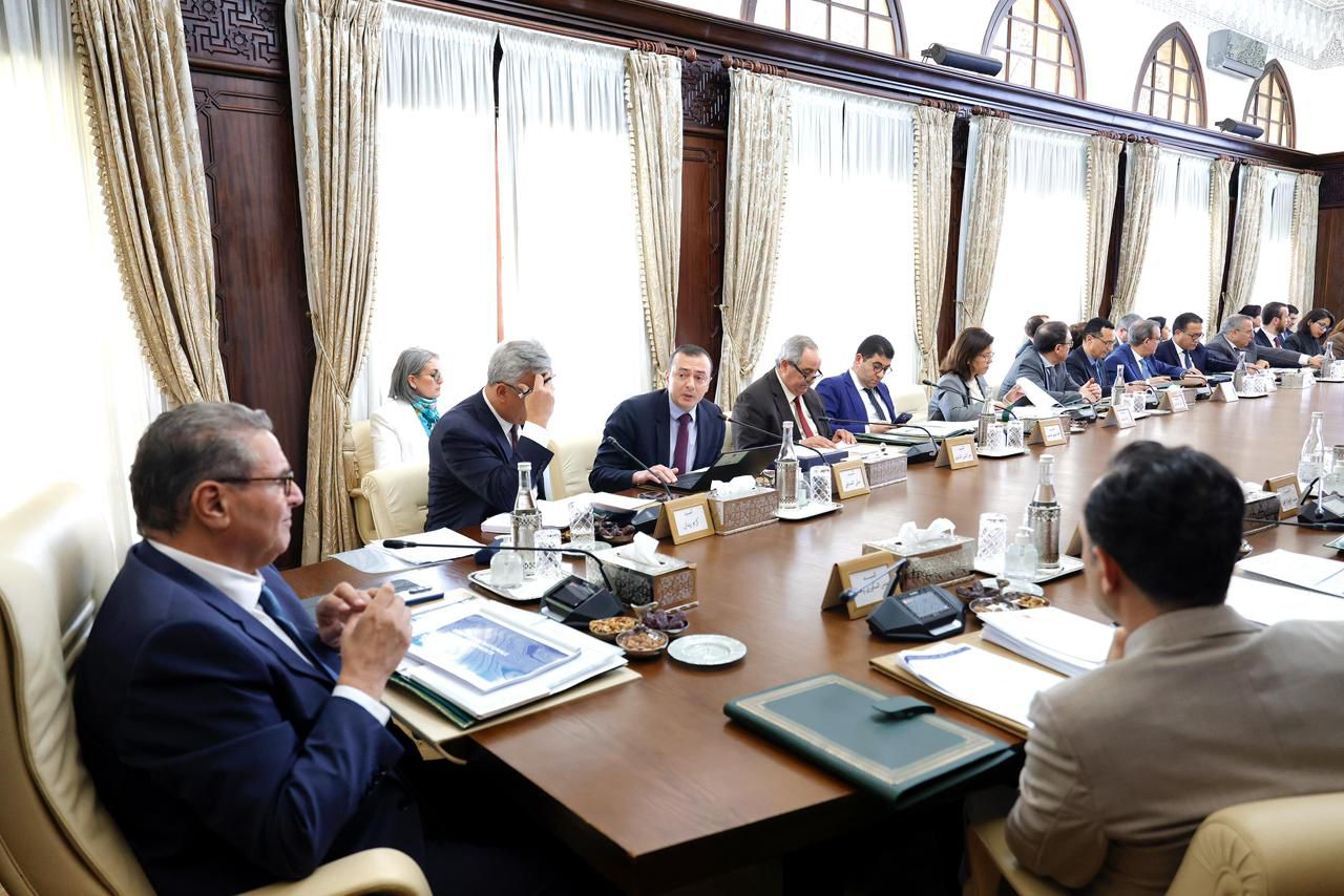 أخنوش يترأس اللجنة الوطنية للاستثمارات.. المصادقة على 44 مشروعا بقيمة 86 مليار درهم 