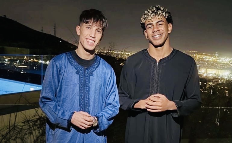 لامين يامال المغربي الأصل ونجم لاروخا ينتصر للإسلام ويرد على متعصبين إسبان 