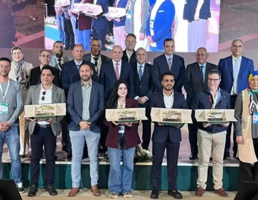 تتويج الفائزين في الدورة العاشرة للجائزة الوطنية الكبرى للصحافة الفلاحية والقروية 