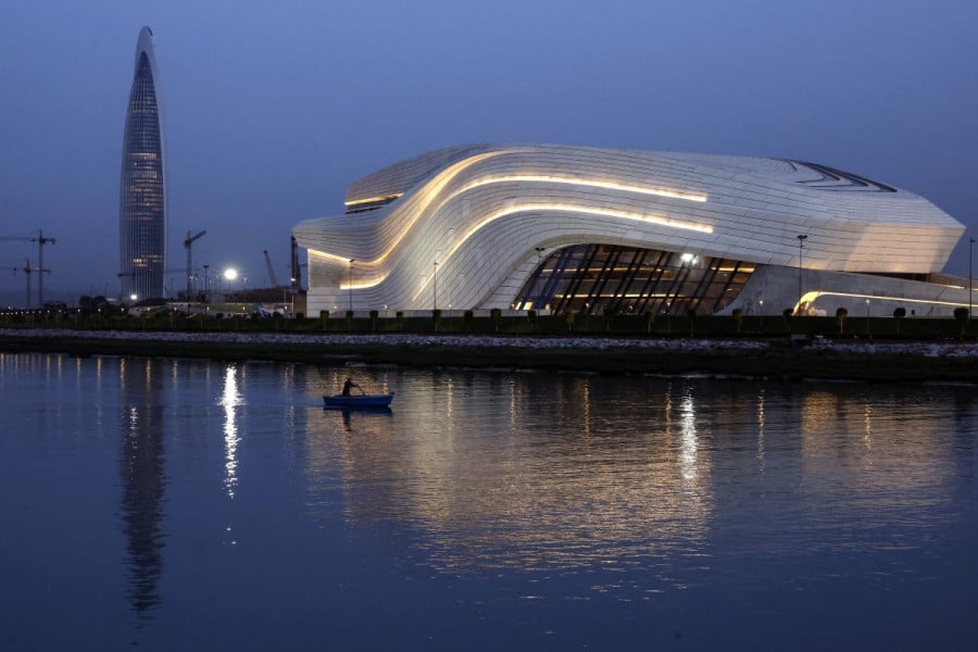 مفخرة للمملكة .. فنانون مغاربة يحتفون بافتتاح المسرح الملكي بالرباط 