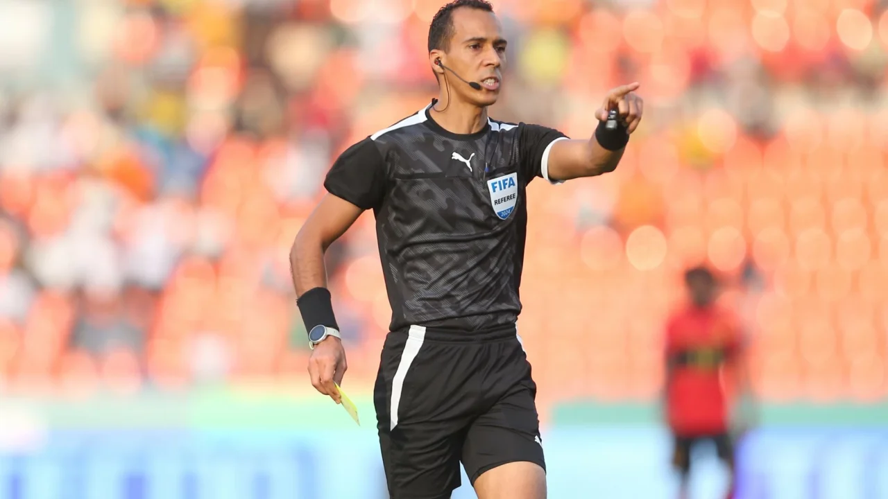 صافرة موريتانية تقود الجيش الملكي ونهضة بركان في نصف نهائي دوري أبطال إفريقيا 