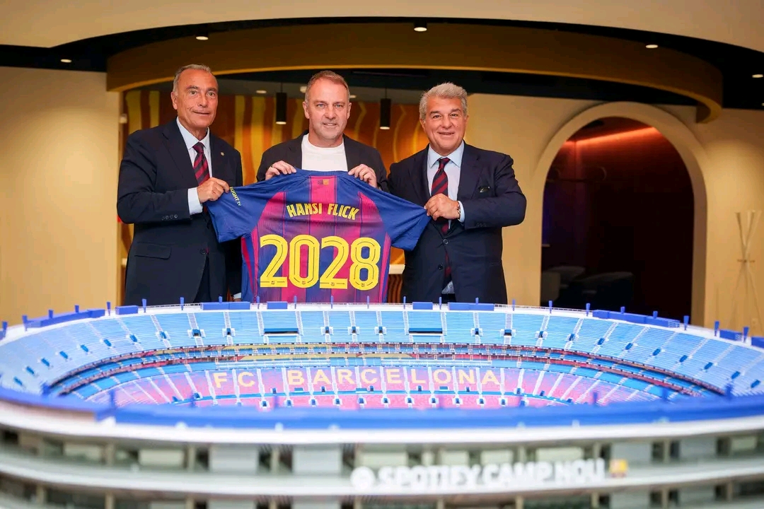 رسمياً.. برشلونة يجدد عقد مدربه هانزي فليك حتى 2028 
