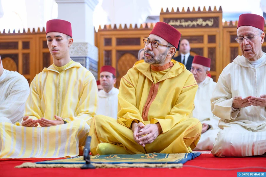 أمير المؤمنين يؤدي صلاة عيد الأضحى بمسجد أهل فاس في الرباط