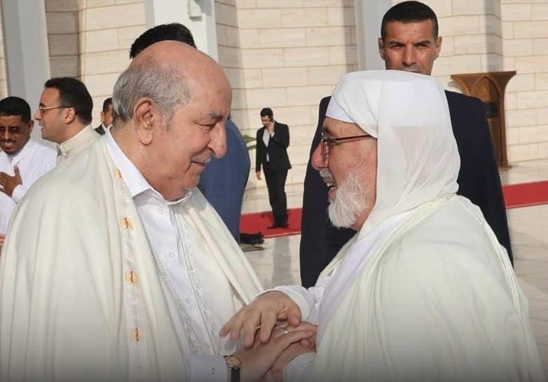 محاولات اختراع التقاليد في بروتوكول السلطة بالجزائر 