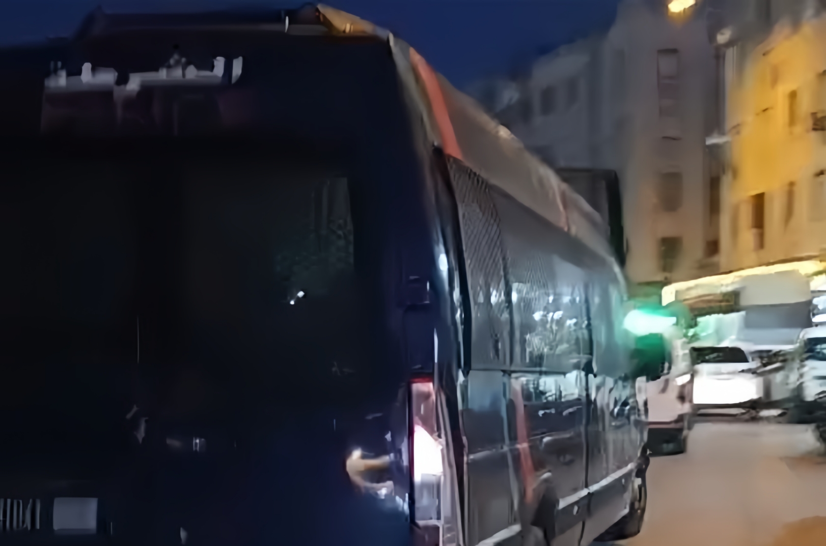منطقة مولاي رشيد بالبيضاء وسط الحملة.. توقيفات وإنزال أمني بعد فـ.اجعة الشغب الرياضي 