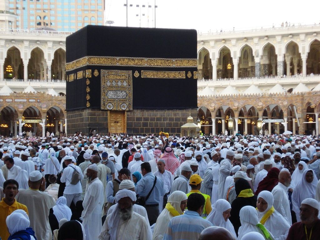 توافد ملايين الحجاج إلى المشاعر المقدسة.. رحلة إيمانية تتحدى المناخ والتوترات