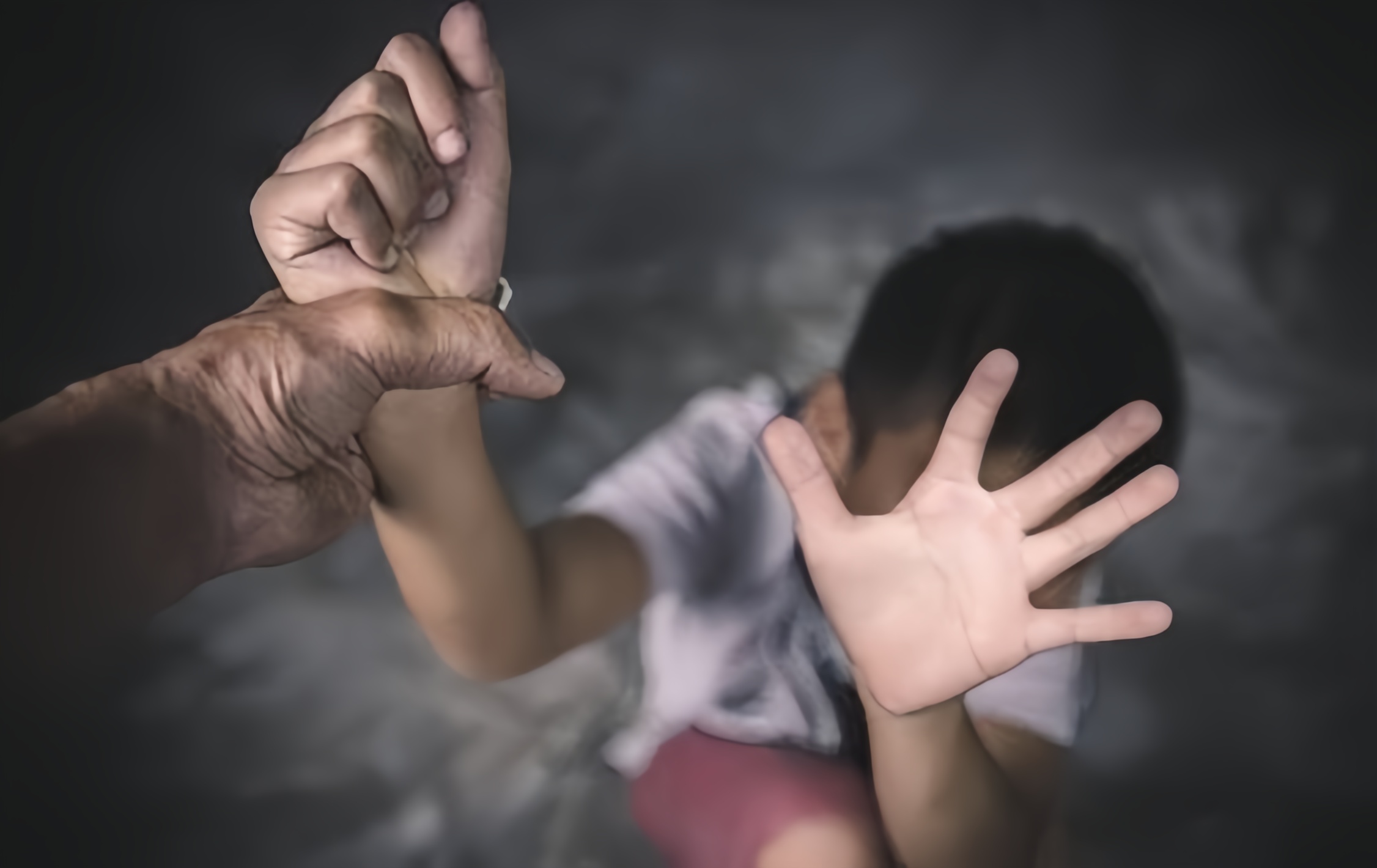 سطات.. تنسيق أمني ينهي كابوس طفل قاصر تعرّض لعـ.نف وحـ.شي من طرف والده