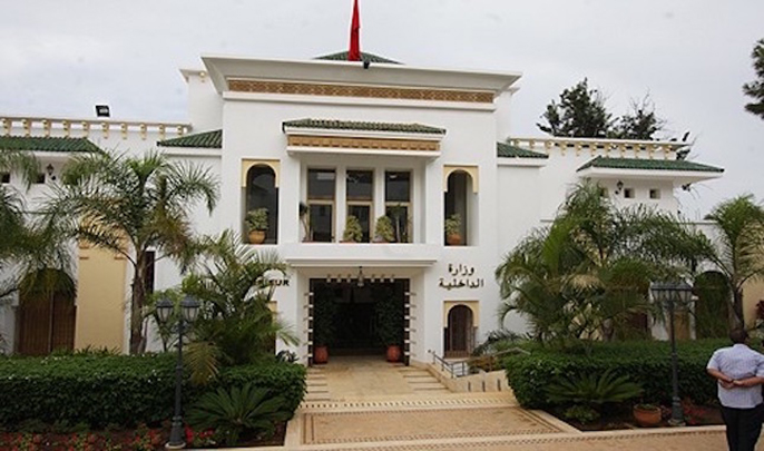 بعد انتشارها الواسع.. الداخلية تحسم الجدل بشأن شائعة “مراقبة وتتبع المكالمات”