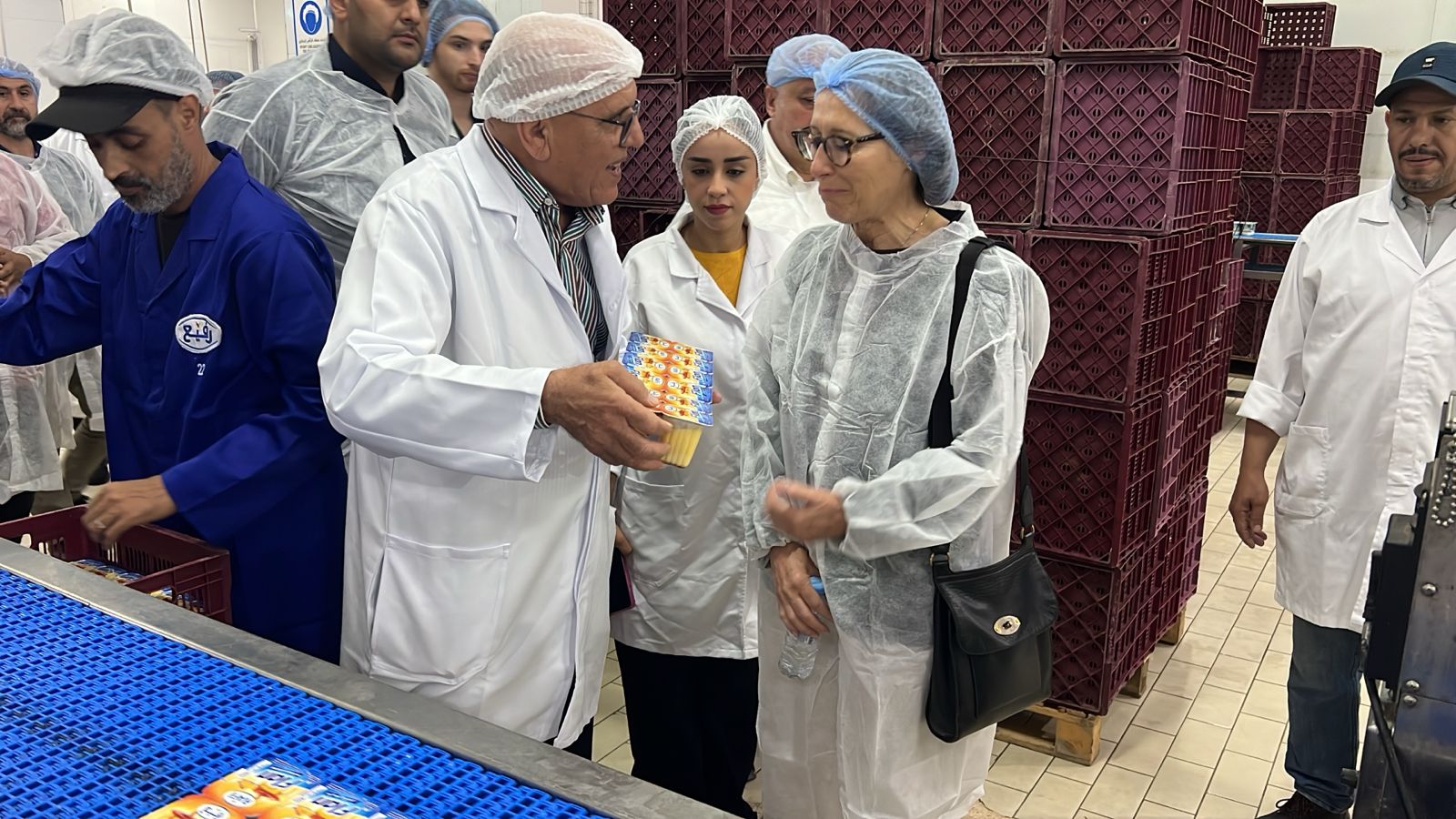 بالصور.. زيارة دبلوماسية رفيعة المستوى.. سفيرة الدنمارك تشيد بريادة شركة “الرفيع” للحليب بأيت ملول