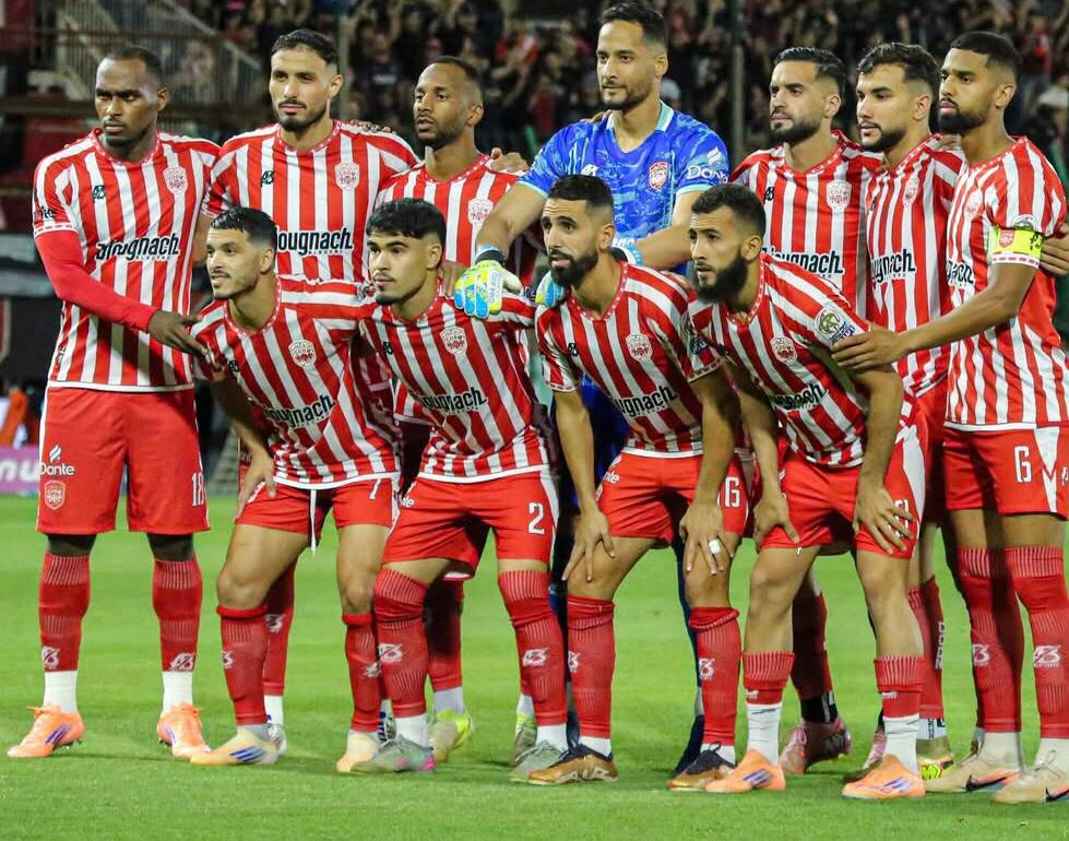النادي المكناسي يستنكر “الأخطاء التحكيمية” ويطالب بحماية نزاهة المنافسة