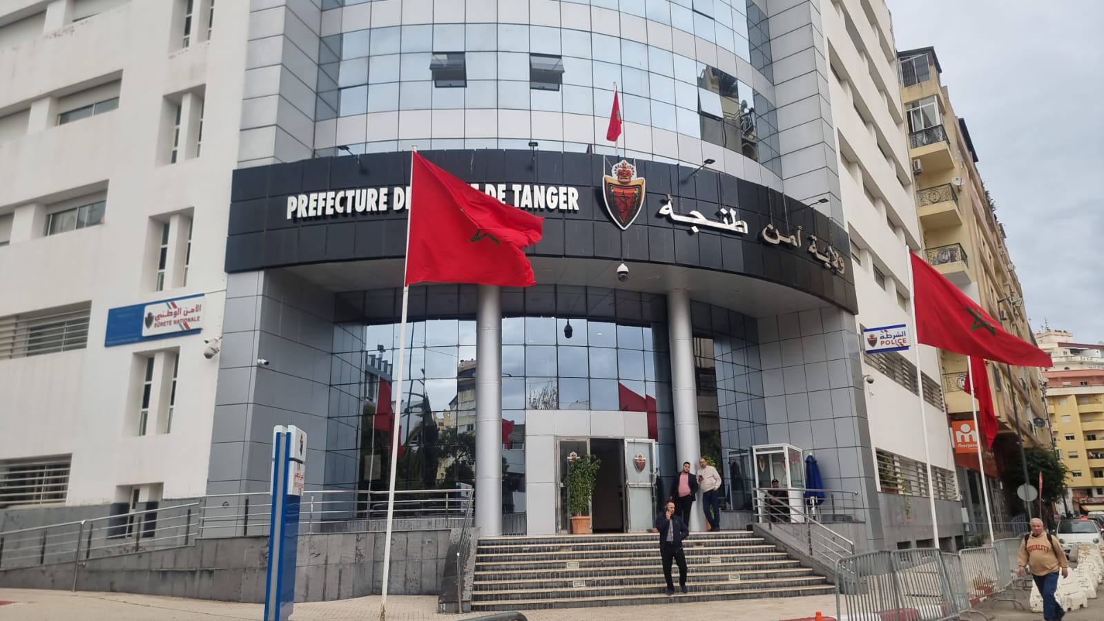 أرادوا تطبيق القانون بأيديهم فاصطادهم الأمن.. القصة الكاملة لـ “فيديو الاحتـ.جاز” بطنجة!