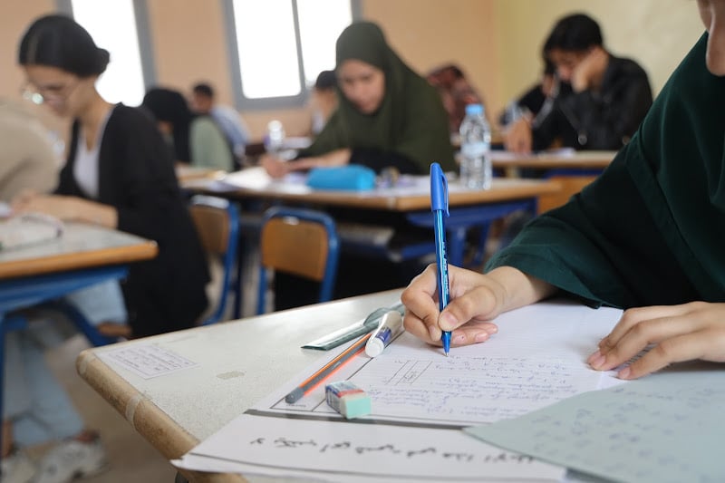 بأجواء مستقرة وإجراءات حازمة ضد الغش.. قطار امتحانات البكالوريا ينطلق بالمغرب 