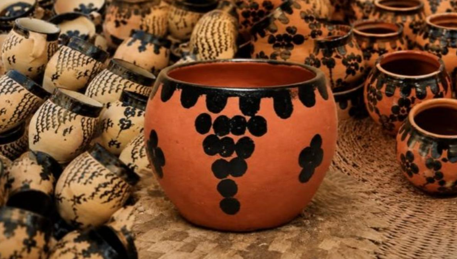 قرار جديد يهم الحرفيين.. حظر استعمال القطران في الفخار الموجه للاستعمال الغذائي
