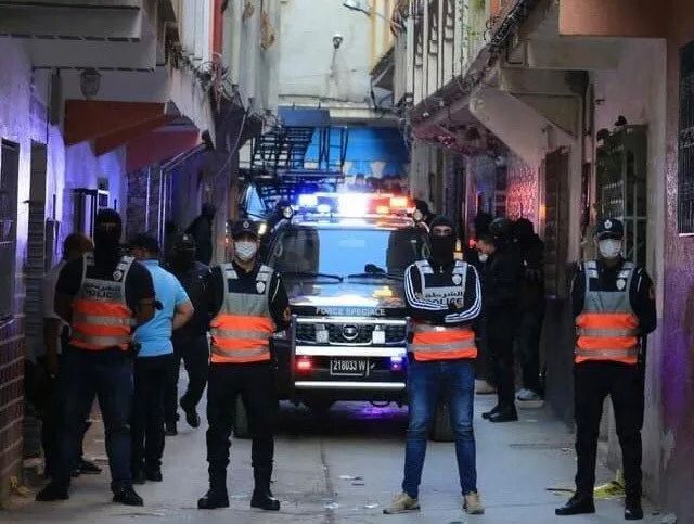 أسلحة 25 عاجل. «البسيج» يحبط مخططات إرهابية خطرة ويوقف 10 مشتبه بهم في هذه المدن