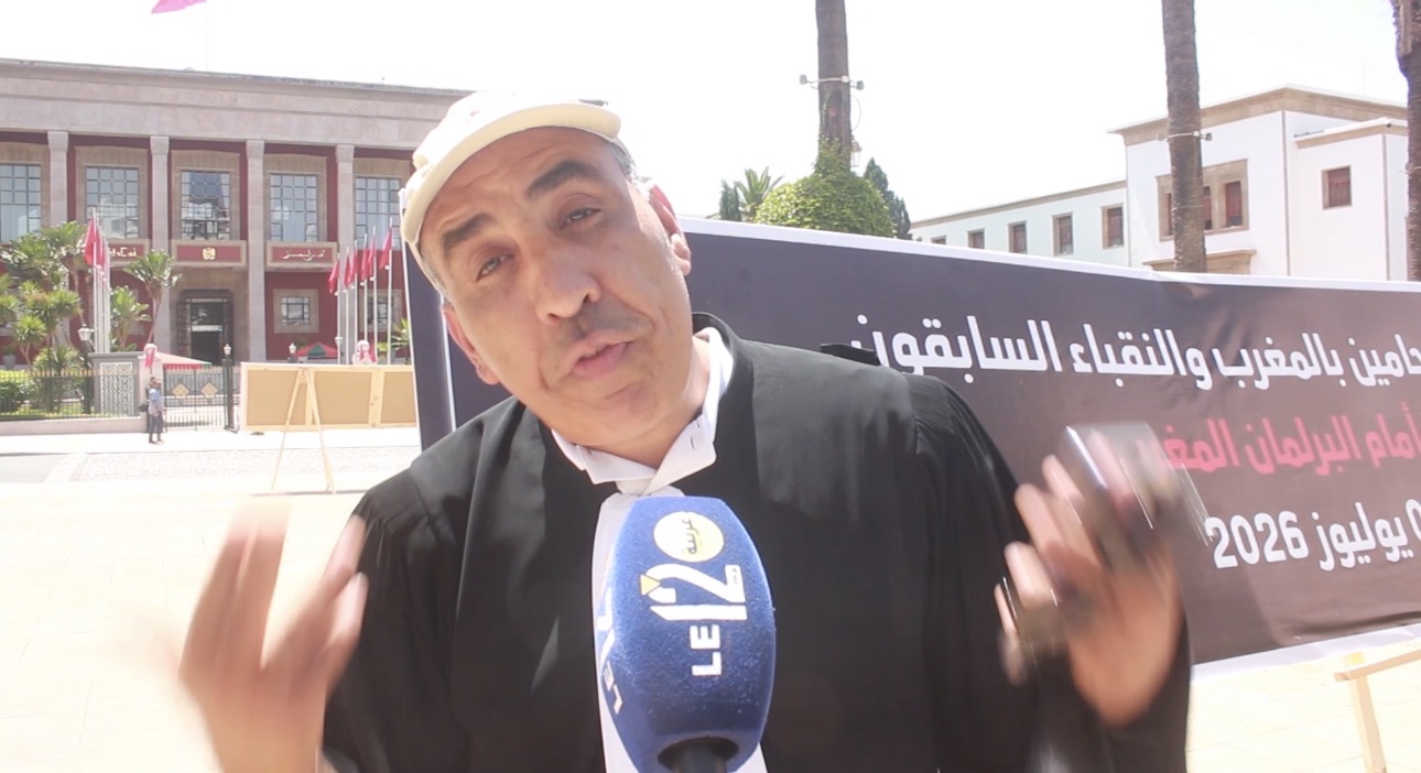 محامون في معتصم الشمس قبالة البرلمان.. شاهد المحامي فقيهي يقول كل شيء