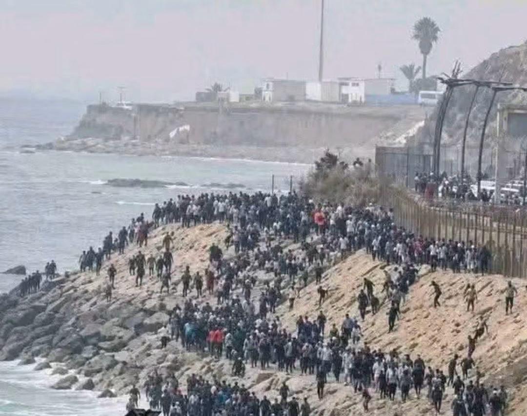 إسبانيا تشيد بتعاون المغرب بعد موجة الهجرة إلى سبتة المحتلة.. واتفاق على إعادة المهاجرين