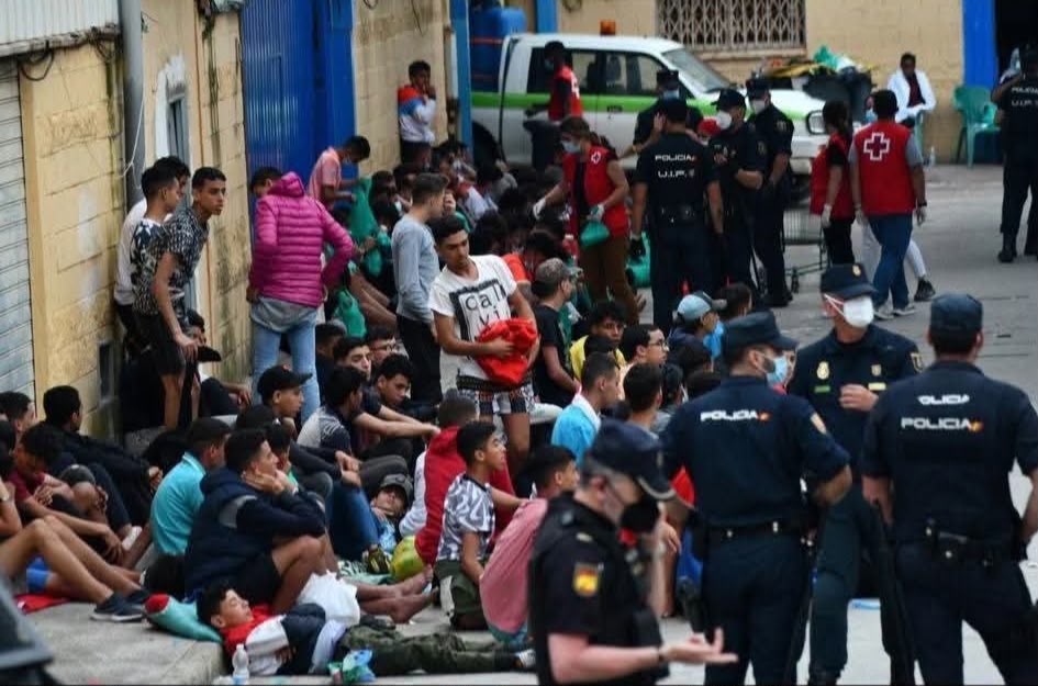 إسبانيا تبدأ الترحيل الفوري لمهاجري سبتة المحتلة.. والتنسيق مع المغرب يشمل حتى القاصرين
