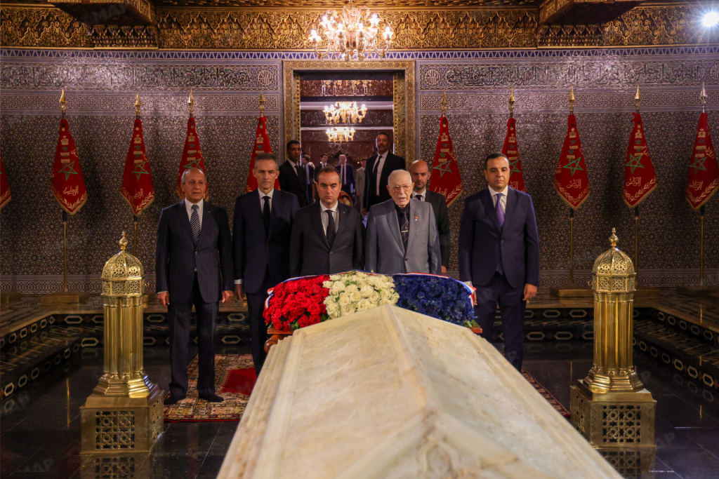 وفد 18 الوزير الأول الفرنسي يزور ضريح محمد الخامس