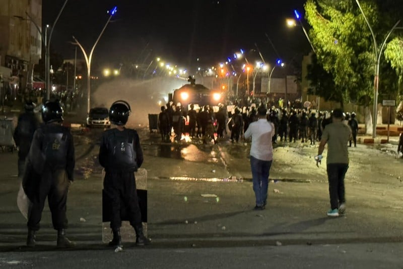 أحكام بالحبس والعقوبات البديلة لـ20 متهمًا في أحداث معبر “باب مليلية” بالناظور