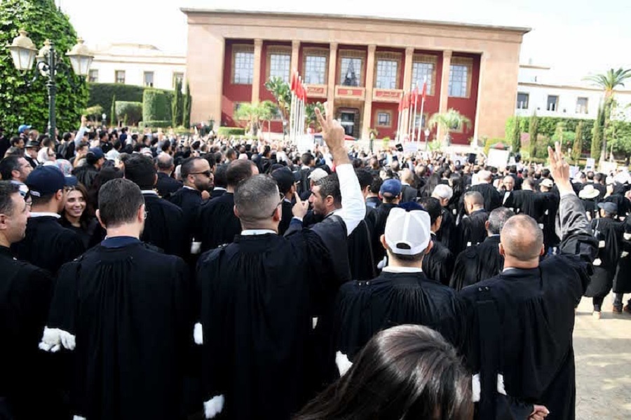 وظائف 17 المحامون يواصلون مقاطعة المحاكم والمحطة القادمة اجتماع “شتنبر” الحاسم