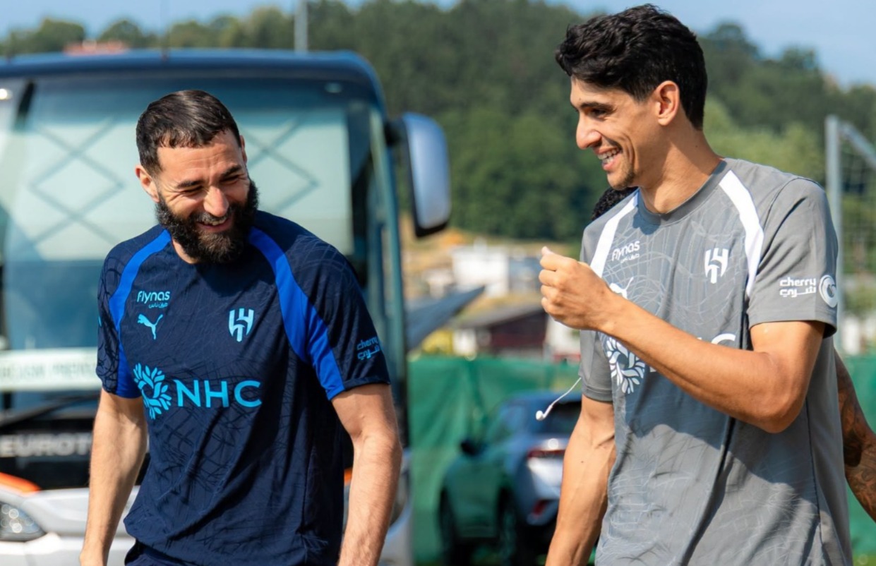 ياسين بونو يلتحق بمعسكر الهلال ويضع حداً لشائعات رحيله