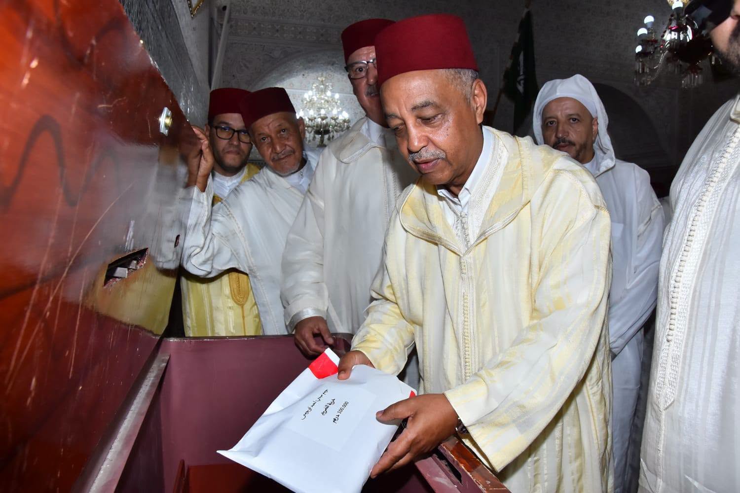 تيزنيت.. بعثة ملكية توزع إعانات للمرضى والأيتام وتسلم هبة لشرفاء تازروالت