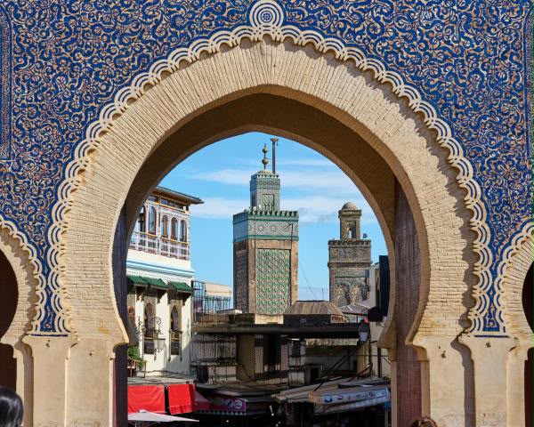 وفاة شاب بعد سقوطه من الطابق الثالث بفاس.. توقيف شخصين وتحقيق في ملابسات الحادث