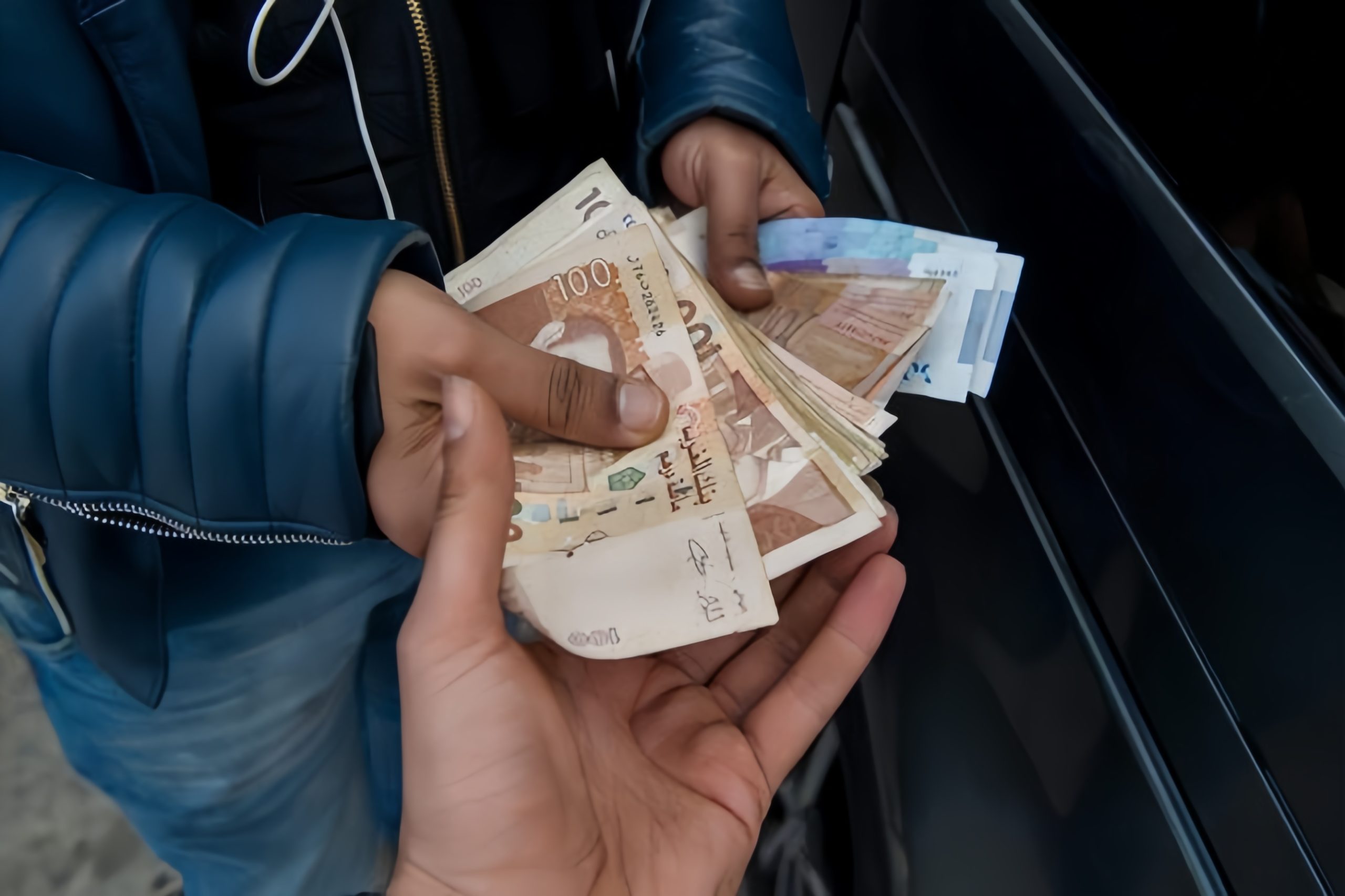 كيف تحافظ على “الدعم المباشر” بعد الحصول على عمل في القطاع الخاص؟ (شروط وتفاصيل)
