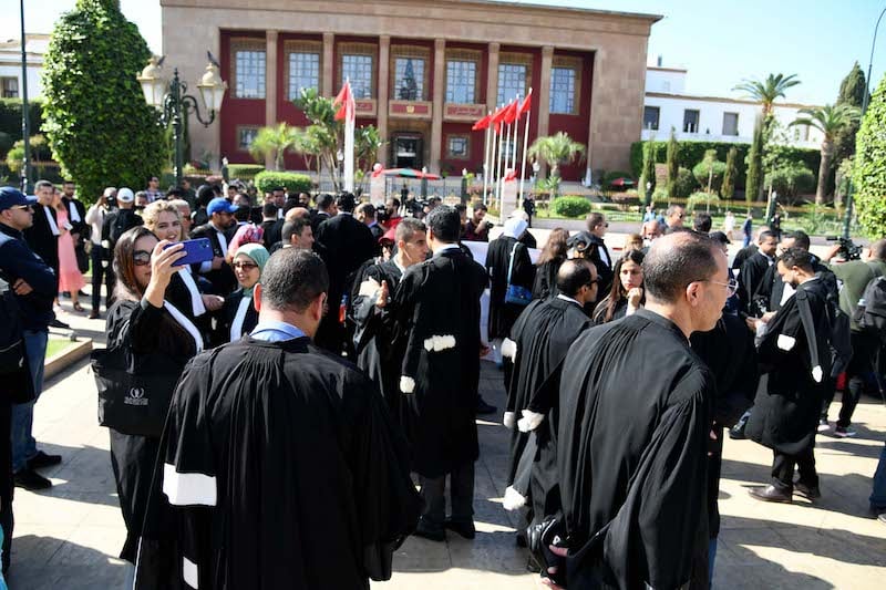 استنفار في صفوف المحامين.. اجتماع طارئ بالرباط لحسم المواجهة مع قانون المهنة الجديد
