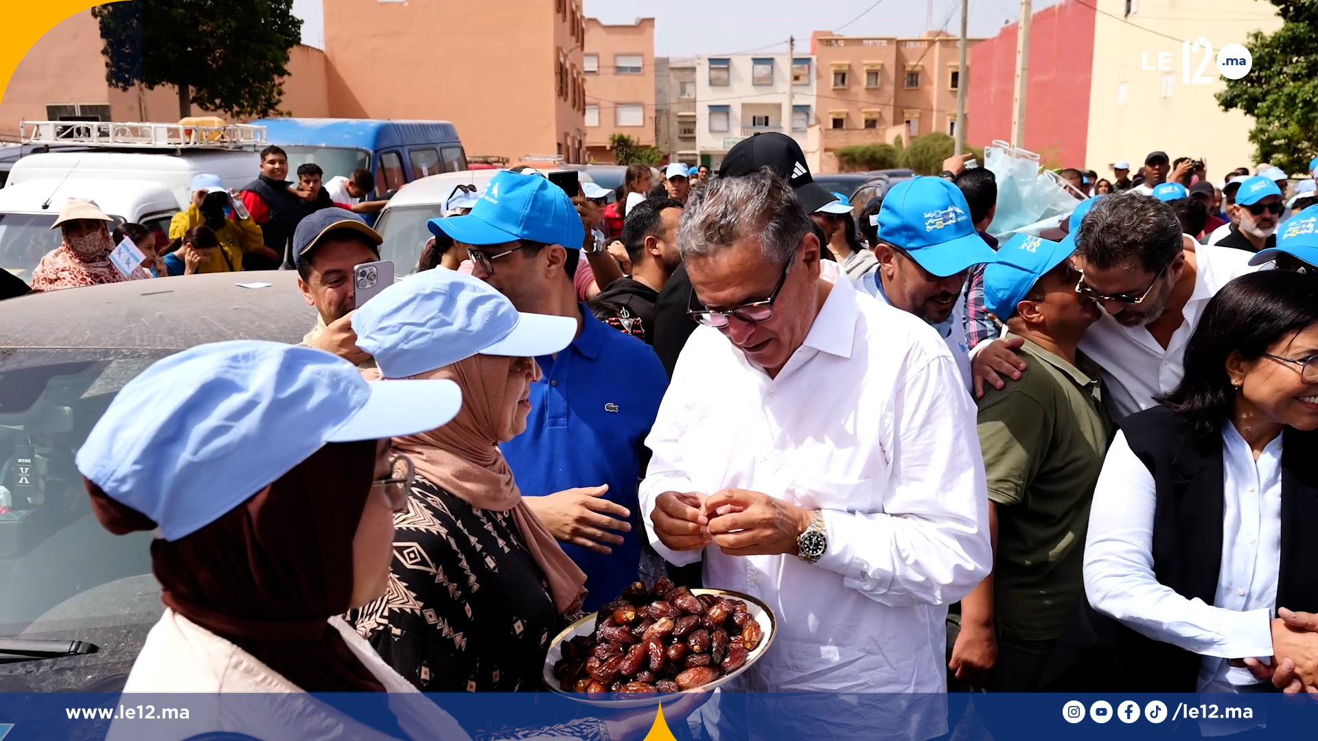 ساكنة جماعة تامري تستقبل عزيز أخنوش بالتمر والحليب خلال جولته الميدانية لدعم مرشحي الحمامة (فيديو)