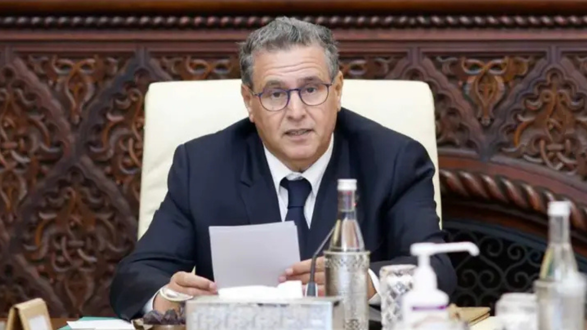 أخنوش يدعو إلى منح تسهيلات للموظفين للترشح والتصويت في الانتخابات