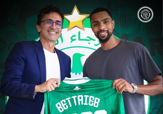 الرجاء يحسم صفقة جديدة.. عادل بالطيب يعزز هجوم الفريق بعقد يمتد إلى 2028