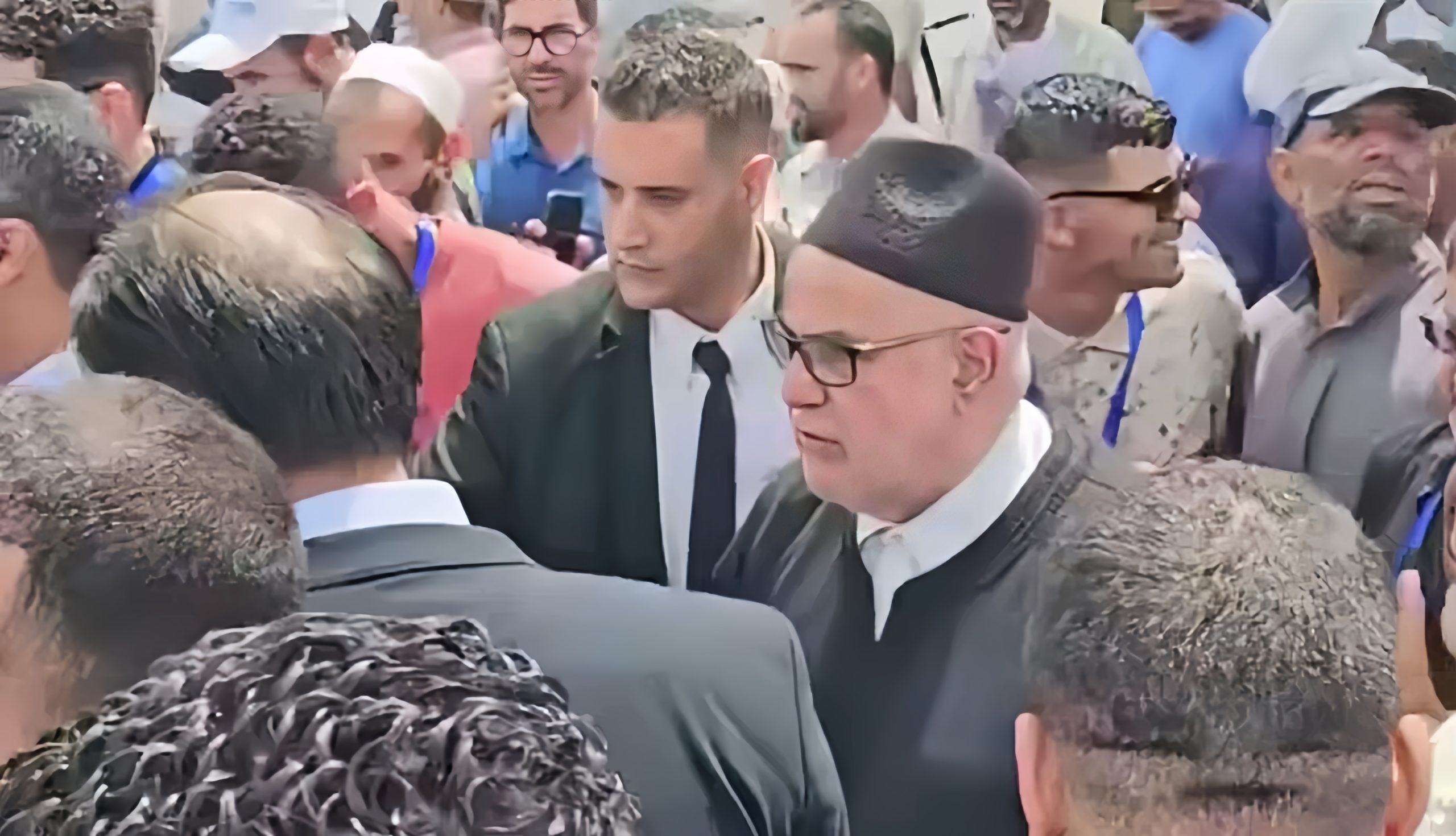 صرخة مسن تُربك بنكيران في الجديدة.. السياسة الموسمية تحت مقصلة الغضب الشعبي