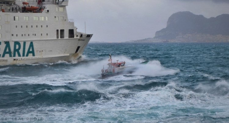 شريان العبور في قبضة العاصفة.. الرياح تعطل الملاحة بين طنجة وطريفة