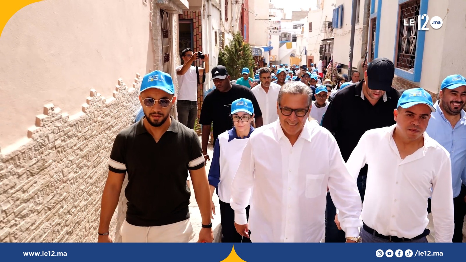 بالفيديو  أخنوش في جولة ميدانية وسط أحياء تغازوت لدعم مرشحي الحمامة