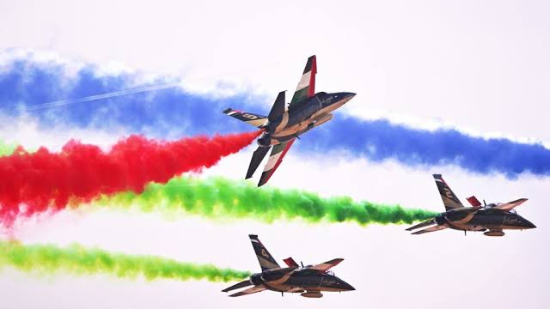 مقـ ـاتلات «إف-16» ومروحيات «أباتشي».. مراكش تختتم معرضها الدولي للطيران بعروض مثـ ـيرة