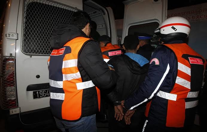 جـ.ريمة تهـ.ز سطات.. توقيف ثلاثة قاصرين للاشتباه في قـ.تل شخص بدون مأوى