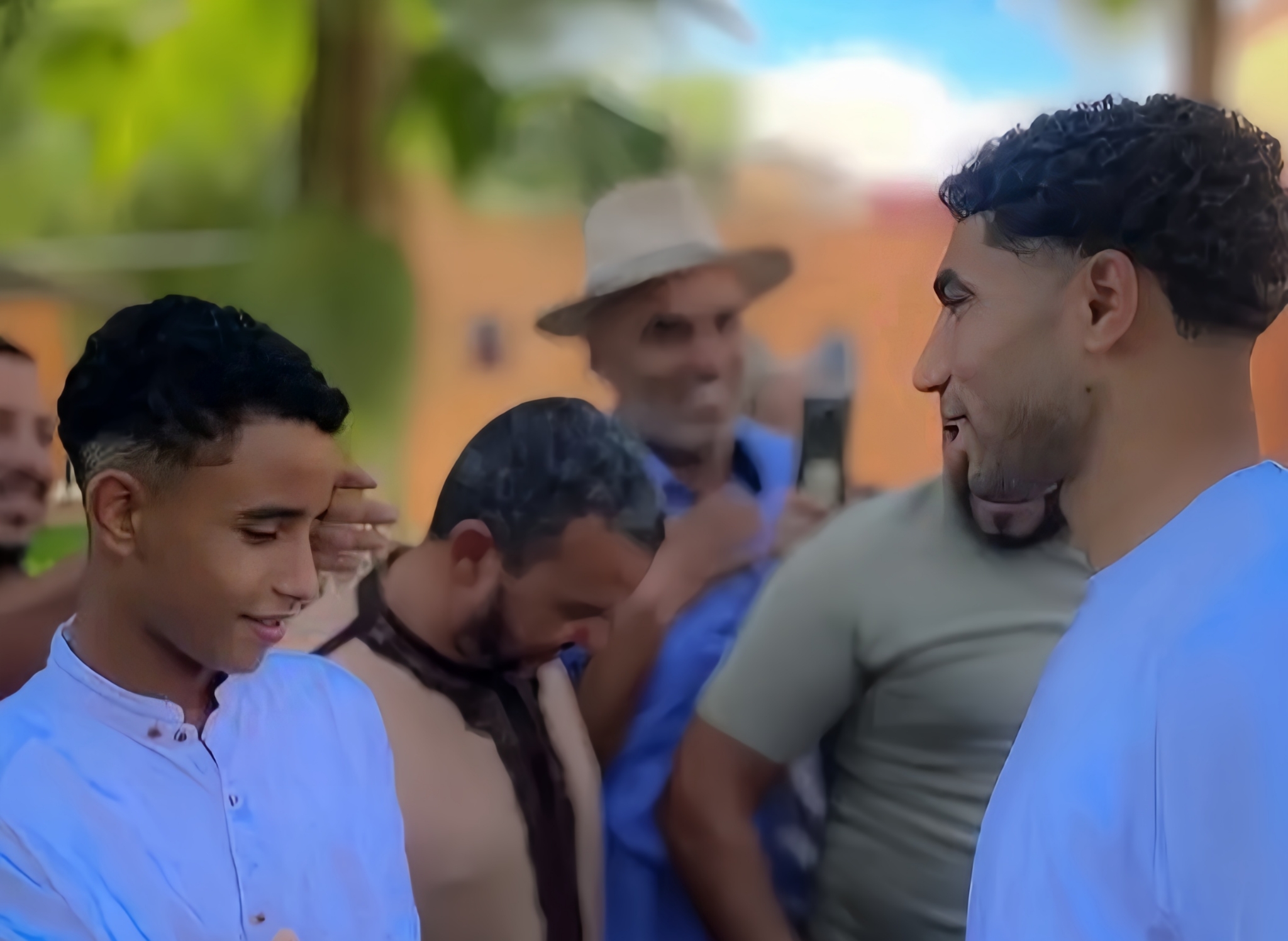 أشرف حكيمي يحل بتارودانت ويخطف الأنظار في زيارة خاصة إلى تعاونية «كوباك»