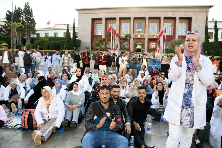 وسط غضب حقوقي.. أجور ومعاشات مربي التعليم الأولي تضع الحكومة أمام مطالب الإدماج وسط غضب حقوقي.. أجور ومعاشات مربي التعليم الأولي تضع الحكومة أمام مطالب الإدماج